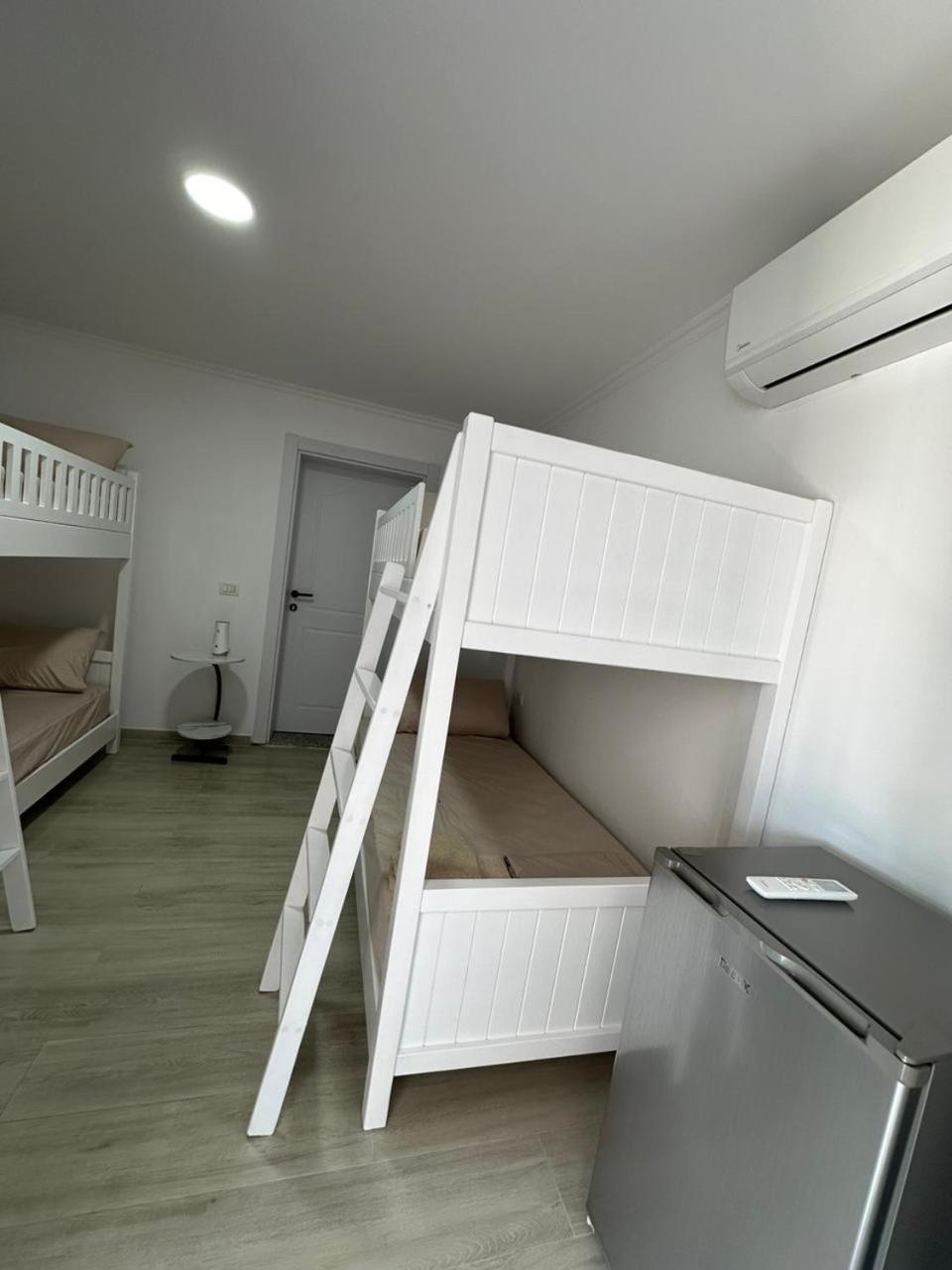 Aral Hostel Berat Exterior photo